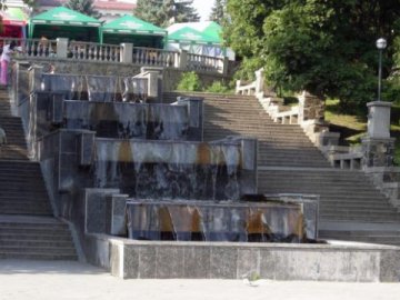 Біля фонтанів у луцькому парку буде літня естрада та альтанки