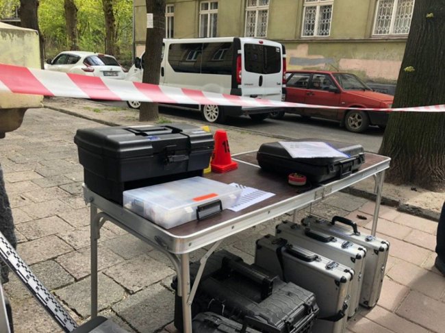 У Львові невідомі у балаклавах влаштували стрілянину: один чоловік загинув. ФОТО