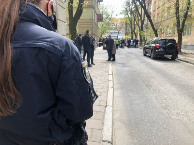 У Львові невідомі у балаклавах влаштували стрілянину: один чоловік загинув. ФОТО