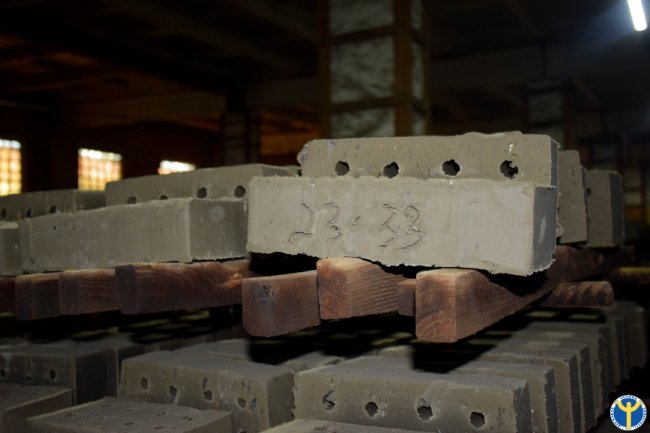 «Навчимо виготовляти цеглу»: волинян кличуть на роботу на керамічний завод. ФОТО