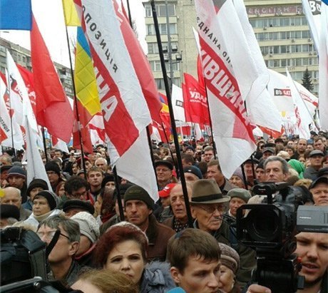 У Києві ЦВК пікетує опозиція. ФОТО 