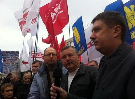 У Києві ЦВК пікетує опозиція. ФОТО 