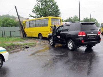 У Луцьку автобус врізався у «Тойоту»