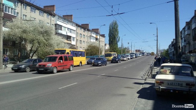 На одному з луцьких проспектів - затор через аварію. ОНОВЛЕНО