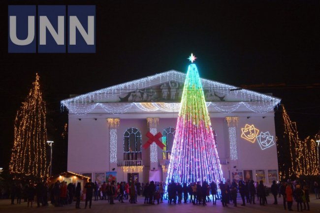 Як виглядають головні ялинки різних міст України. ФОТО