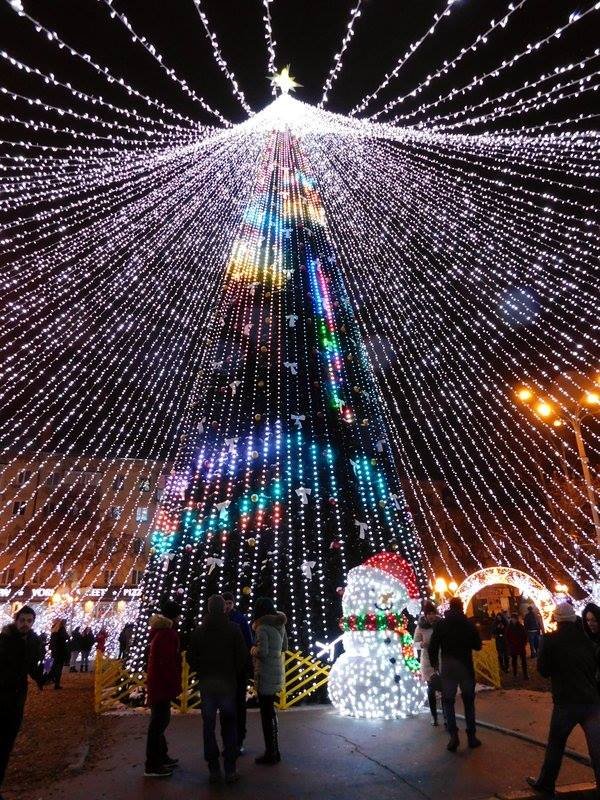 Як виглядають головні ялинки різних міст України. ФОТО