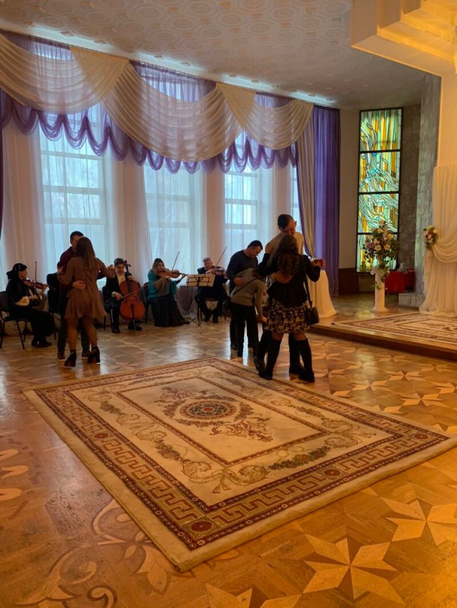 У луцькому РАЦСі у День закоханих організували свято для сімейних пар. ФОТО 