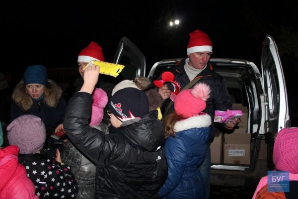 В Іваничах вирішили прикрасити ялинку, яка росте в центрі містечка