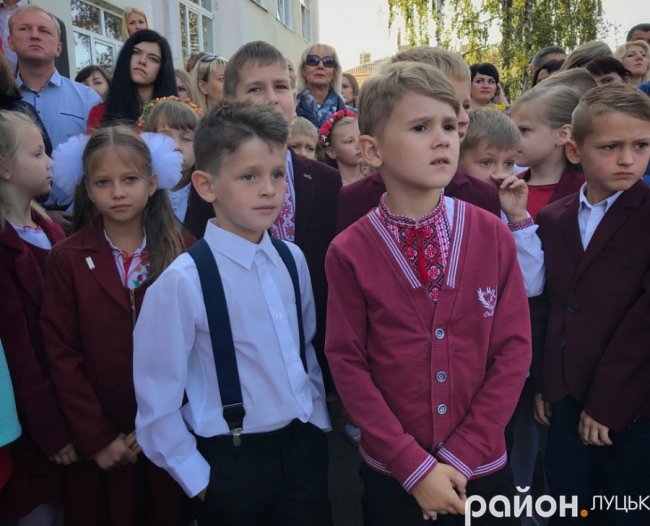 Перший дзвоник у школі № 1 Луцька. ФОТО