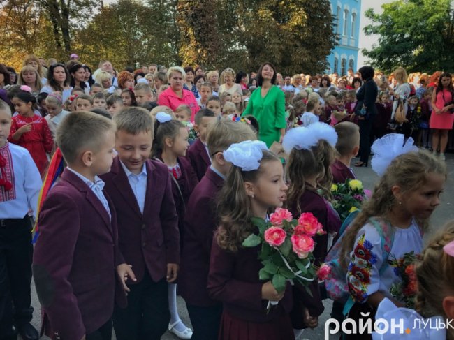 Перший дзвоник у школі № 1 Луцька. ФОТО