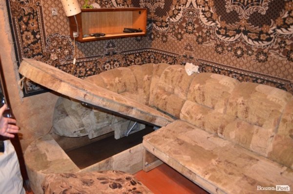 У Світлани Краснобай диван після зливи ще й досі мокрий