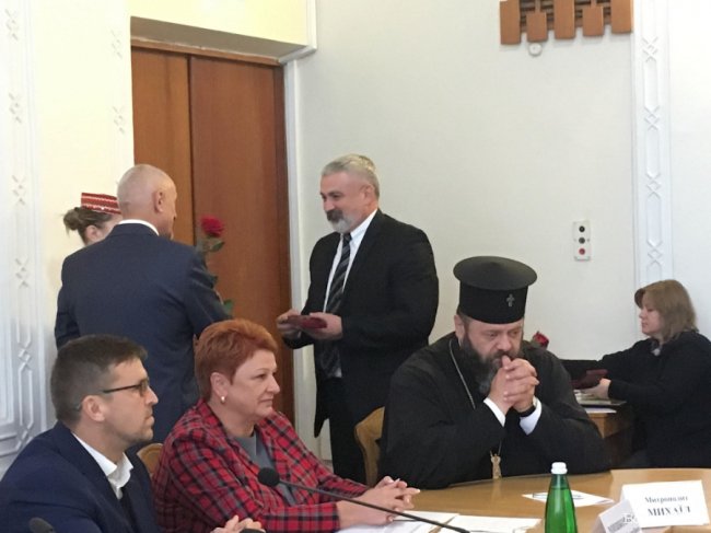 У Луцьку нагородили «заслужених» діячів, «відмінних» волонтерів і професіоналів. ФОТО