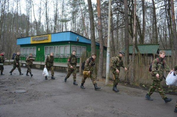 «Правий сектор» Волині поїхав до лісу. ФОТО