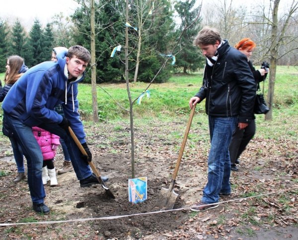 У Луцьку закопали «Капсулу часу». ФОТО