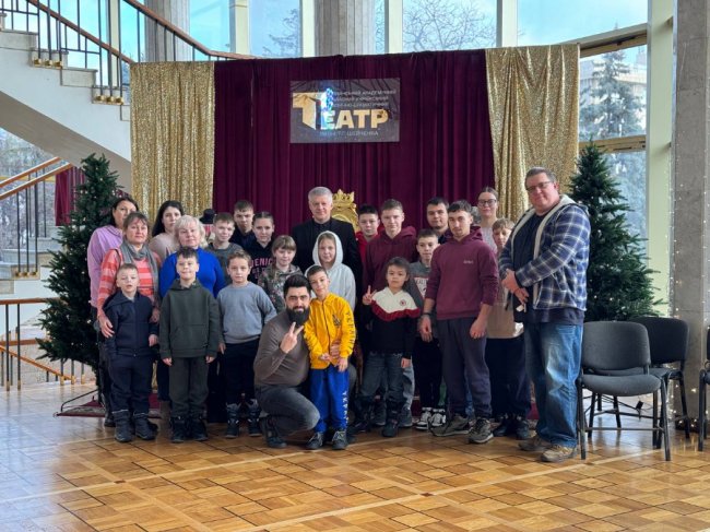 У Волинському облмуздрамтеатрі влаштували свято для діток із Сумщини
