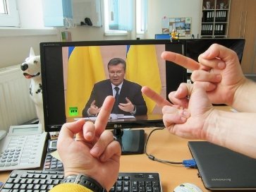 Інтернет глузує з Януковича на прес-конференції. ФОТО