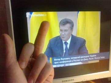 Інтернет глузує з Януковича на прес-конференції. ФОТО
