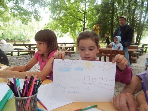 У Луцьку написали листи військовим у зону АТО. ФОТО