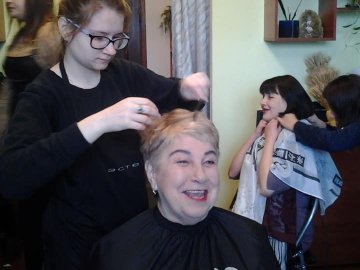 У луцькому центрі для людей особливої долі влаштували свято краси. ФОТО