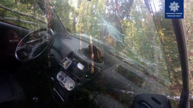 Декілька днів у кущах після аварії провів безпомічний іноземець на Рівненщині