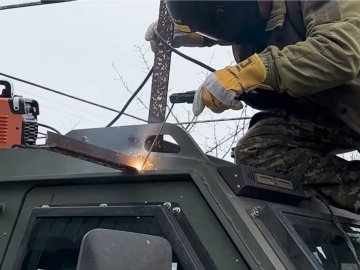 Волинські прикордонники показали, як захищають бронетехніку від БпЛА