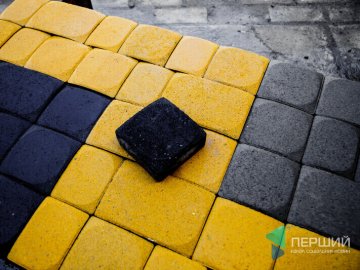 Популярну бруківку «Носталіт» виробник продає за акційною ціною*