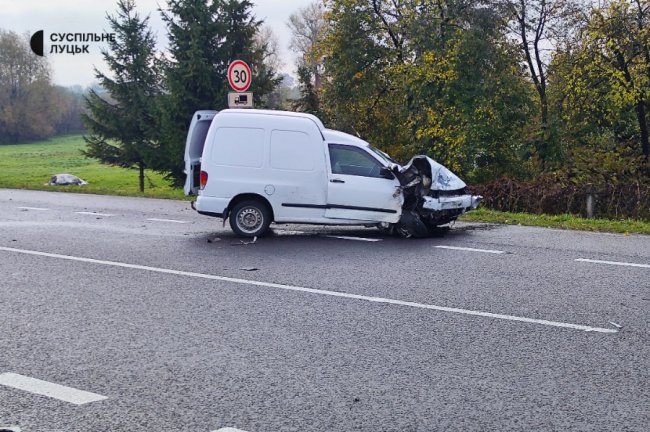 Аварія на Волині: машина злетіла в кювет