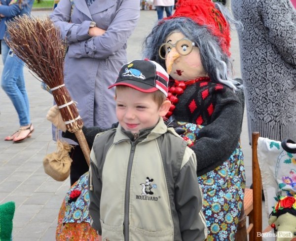 У центрі Луцька – виставка талантів зі всієї області. ФОТО 