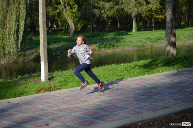 Без призів, але з грамотами: 250 дітей змагалися в луцькому парку. ФОТО