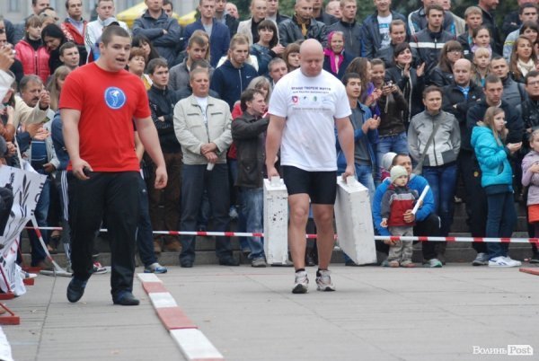 Як у Луцьку змагалися силачі. ФОТО