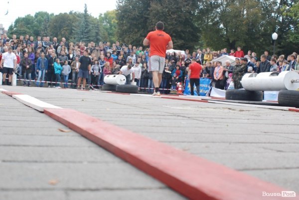 Як у Луцьку змагалися силачі. ФОТО