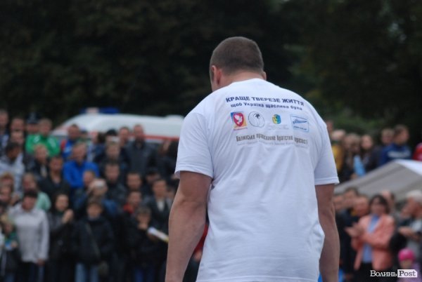 Як у Луцьку змагалися силачі. ФОТО