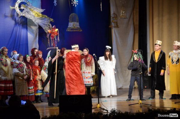 Віншування, янголи і різдвяне тепло: у Луцьку колядував фестиваль вертепів