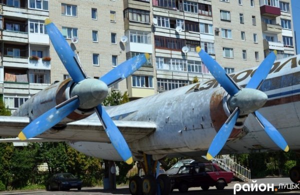 Літак на Молоді: лучани просять дати друге життя. ФОТО
