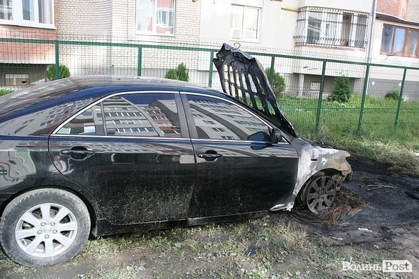 У Луцьку згорів автомобіль. ФОТО