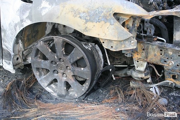 У Луцьку згорів автомобіль. ФОТО