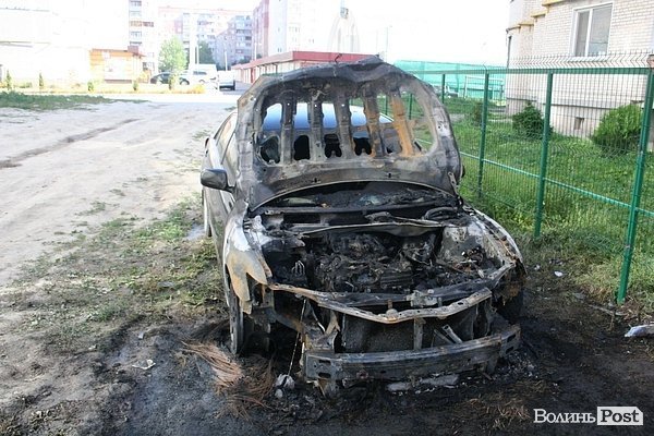 У Луцьку згорів автомобіль. ФОТО