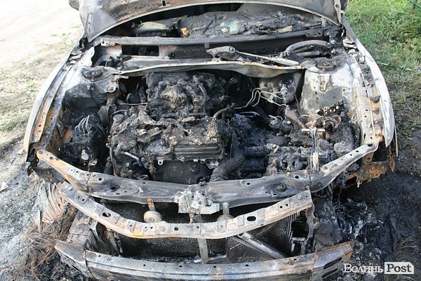 У Луцьку згорів автомобіль. ФОТО