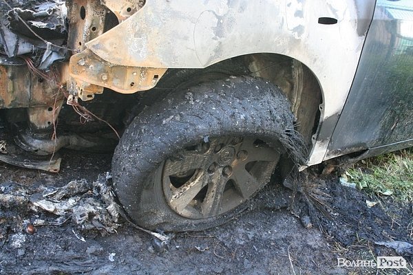 У Луцьку згорів автомобіль. ФОТО