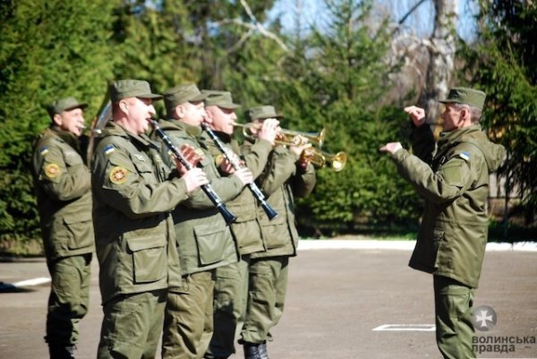 У Луцьку проводжали солдат на строкову службу. ФОТО