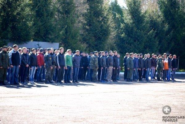 У Луцьку проводжали солдат на строкову службу. ФОТО