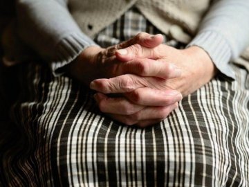 На Волині син систематично ображав та погрожував матері