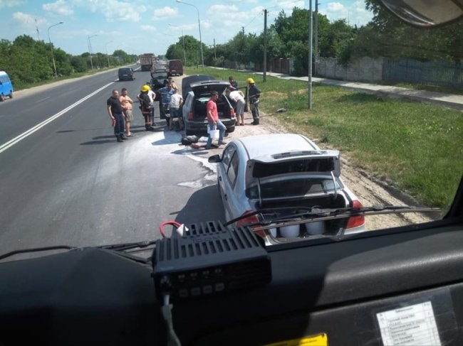 У селі під Луцьком на ходу загорівся автомобіль. ФОТО