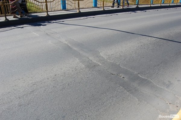 Луцькі «мости на мільйон» сипляться. ФОТО