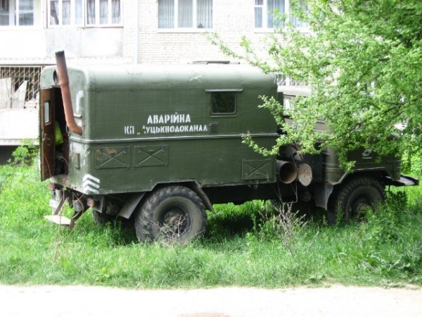 У Луцьку два тижні протікала труба. Комунальники знали, але займалися іншим