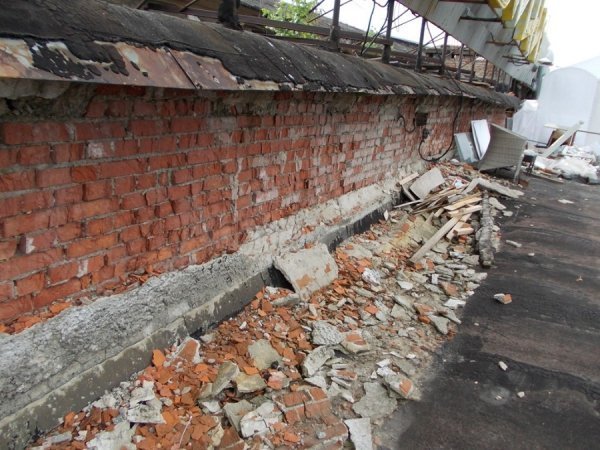 Грибок, корозія і дірявий дах: яким продали кінотеатр «Промінь». ФОТО