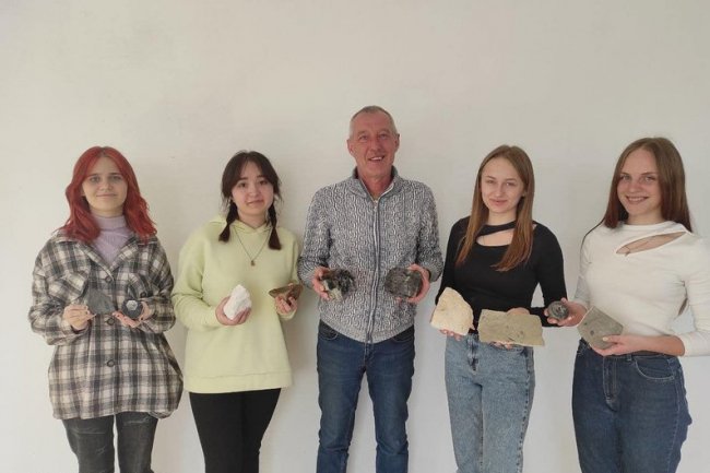 Волинський музей отримав шматок вугілля з Донеччини з відбитком вимерлої рослини