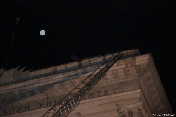 У Луцьку горів головний корпус університету. ФОТО