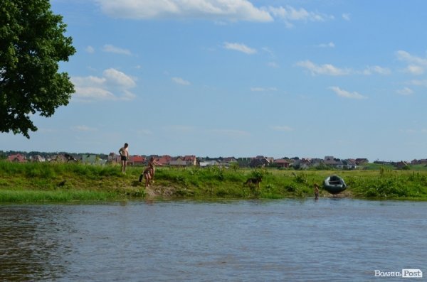 Місто, річка, сонце: у Луцьку стартував купальний сезон. ФОТО