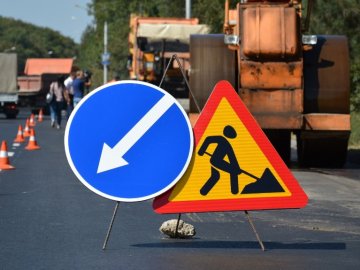 Як 30 футбольних полів: назвали загальну площу вибоїн на дорогах Волині. ВІДЕО